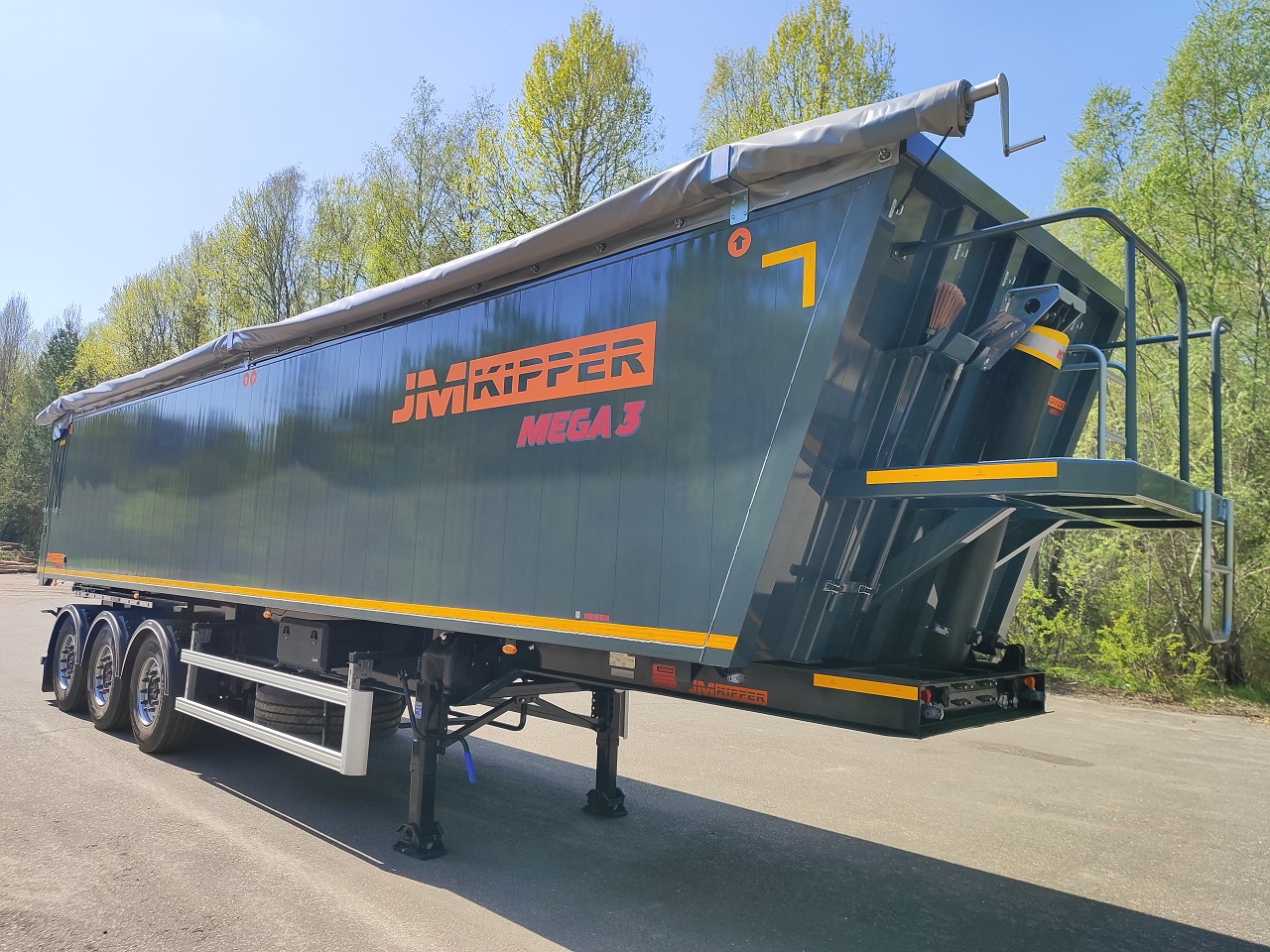 Самосвальный алюминиевый полуприцеп JM Kipper MEGA 3 (вид спереди 45)
