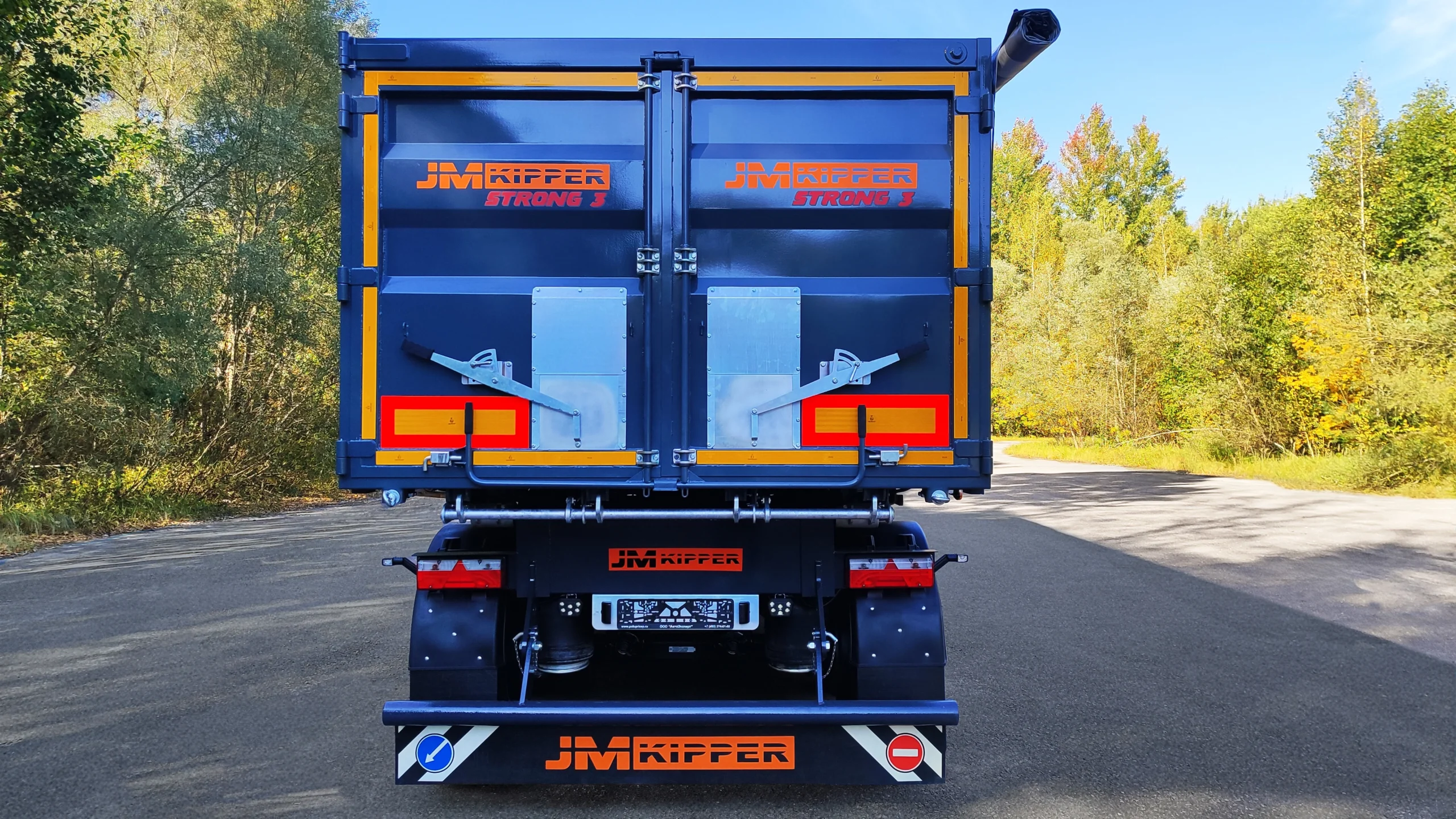 Стальной самосвальный трехосный полуприцеп JM Kipper STRONG 3 (вид сзади)